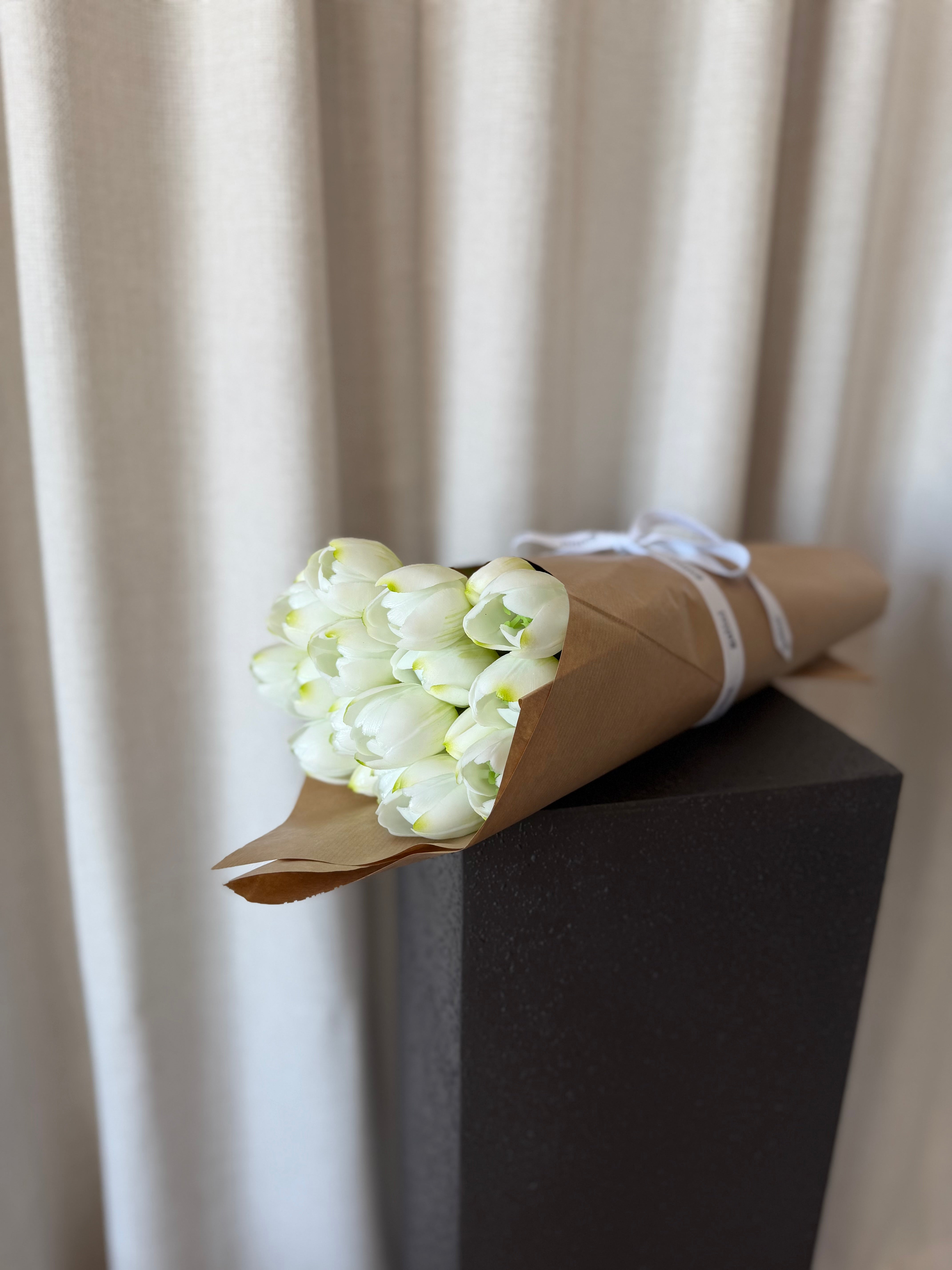 Tulipanbukett hvit/grønn 25stk