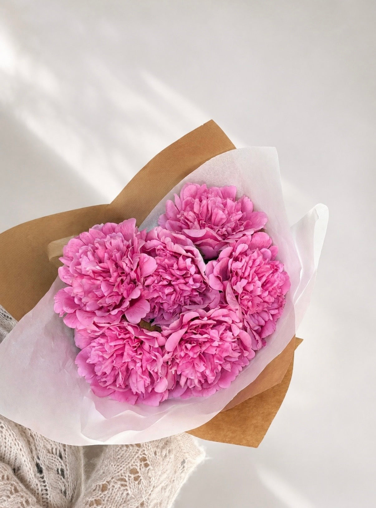 Peonbukett mørk rosa