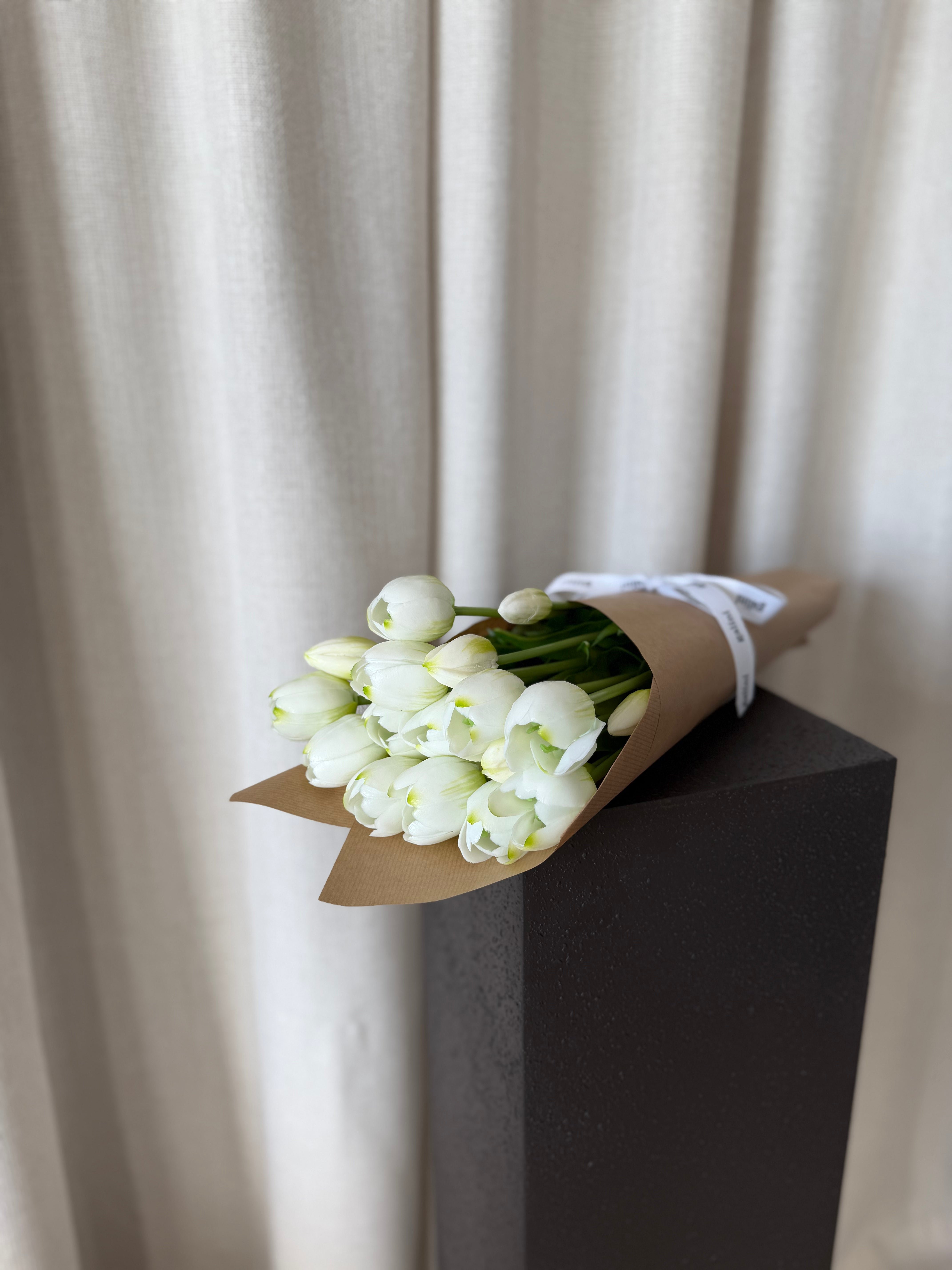 Tulipanbukett hvit/grønn - 20 stk